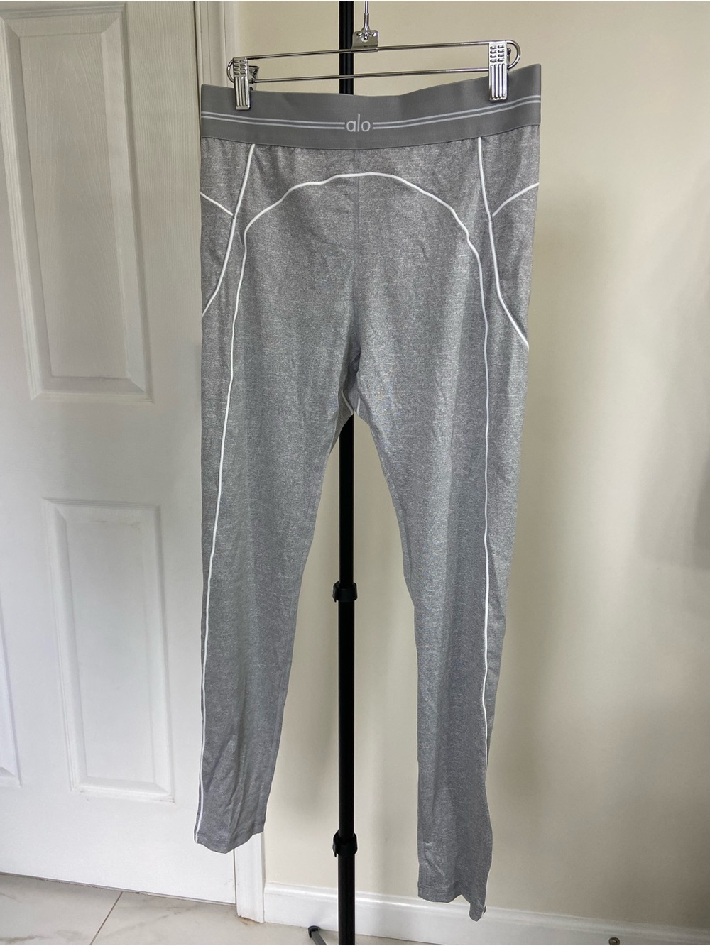 ALO Yoga Gray Heathered Leggings with White Piping